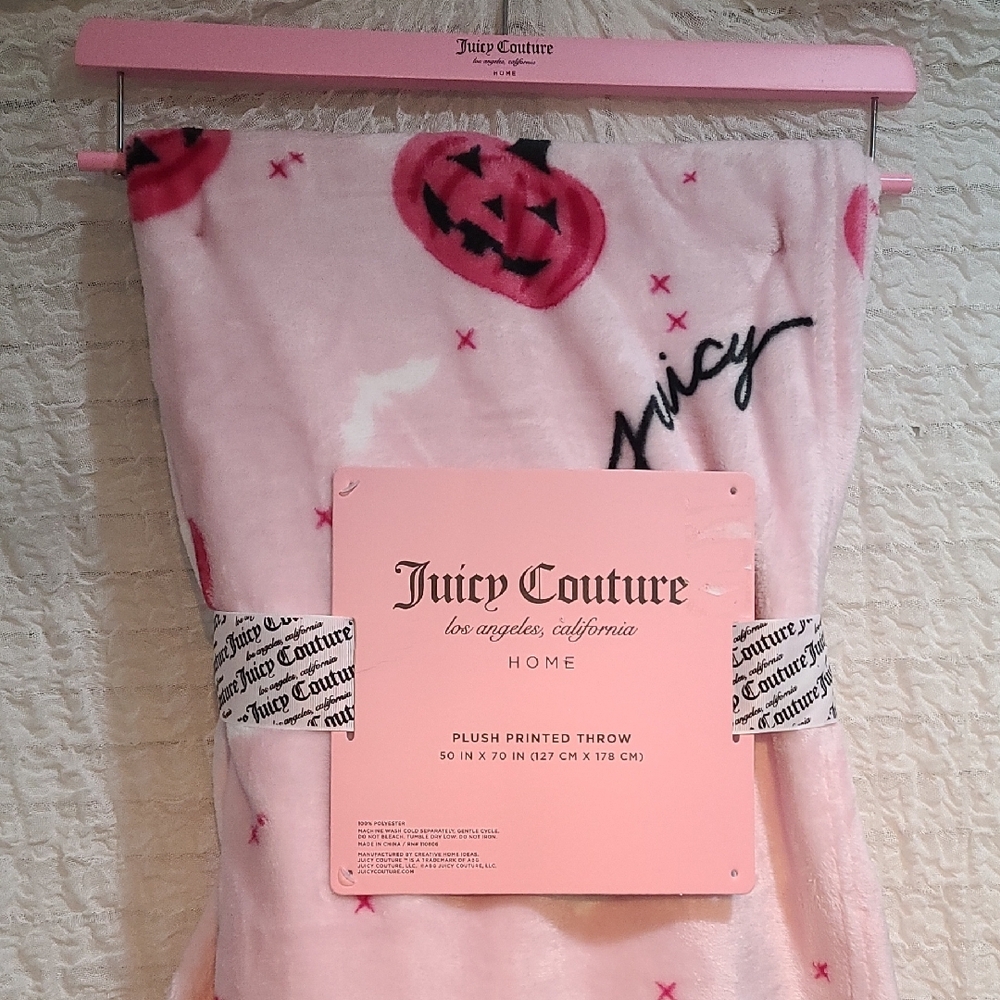 Juicy Couture Throw Blanket  Pumpkin And Bats Plush Limited Edition NWT - Picture 5 of 7